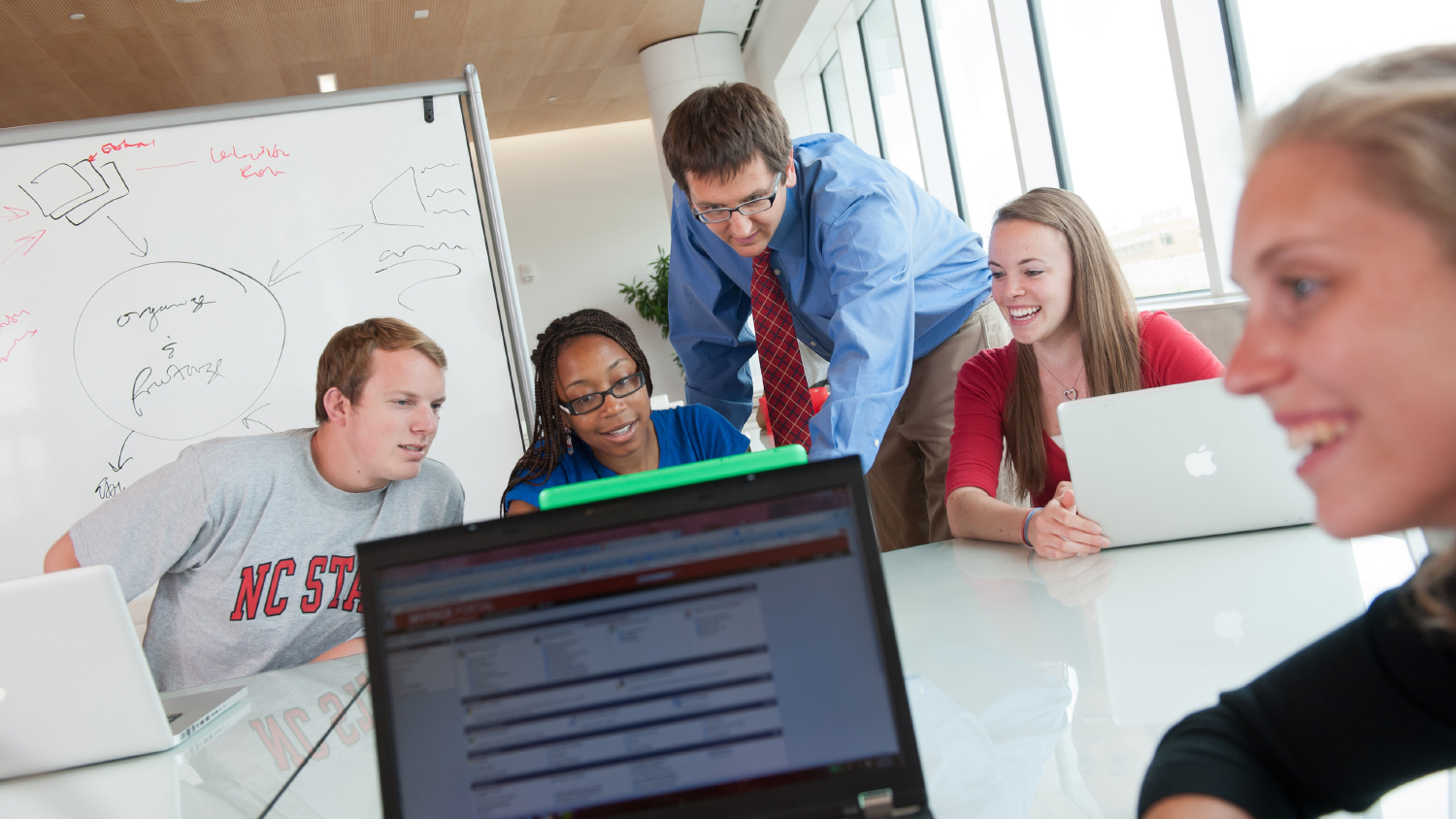 A teacher instructs four students in Hunt Library.